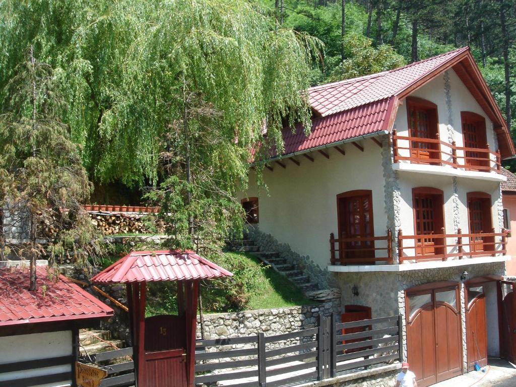 Rem'S Pension Risnov Exterior photo