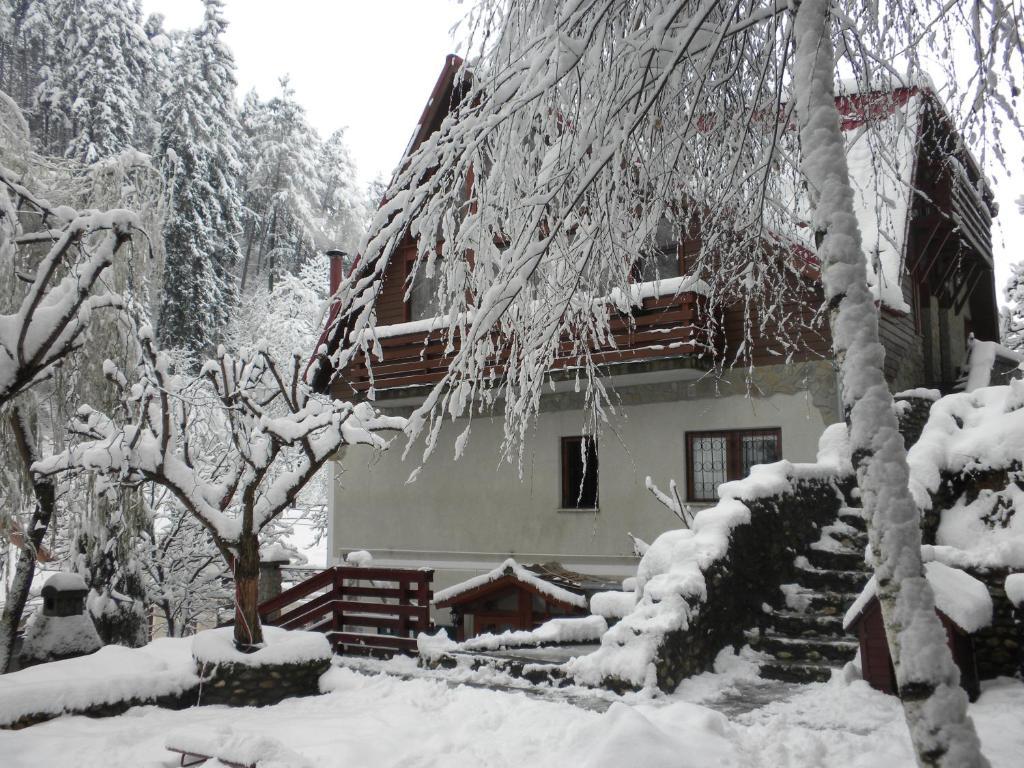 Rem'S Pension Risnov Exterior photo